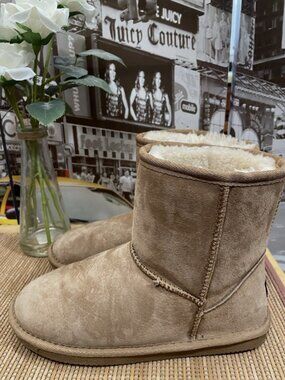 LAMO Classic Boots/ Bootie Chestnut Brown Suede, Fur Llined Boot Women's SZ 7